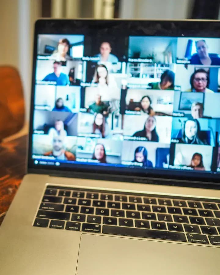 A laptop showing a video class with many participants